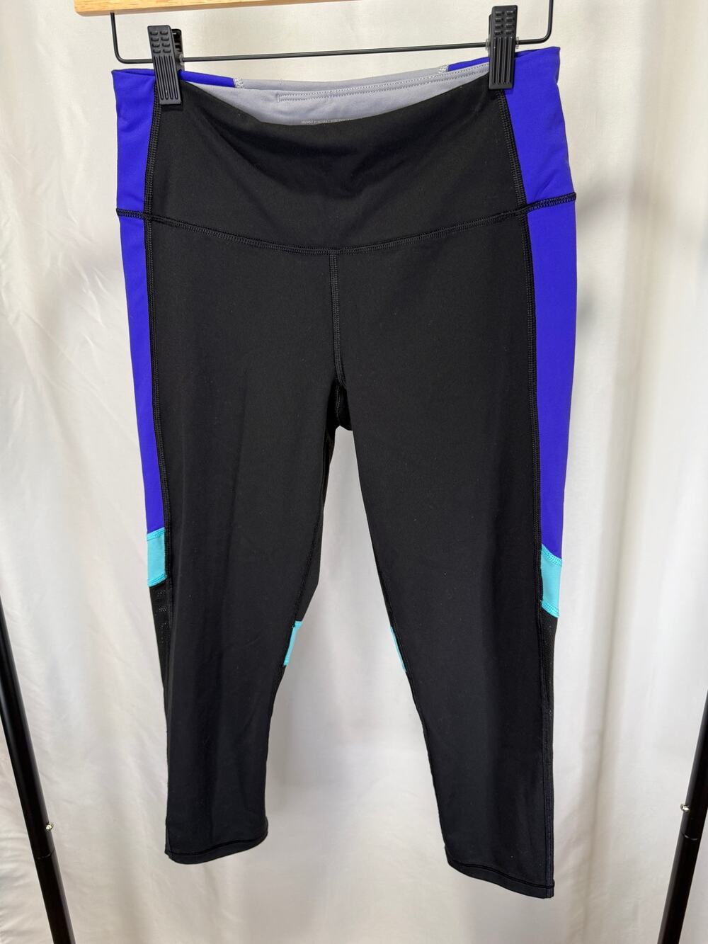 Victoria’s Secret VSX Sport Knockout Capri Leggings S Black Purple Blue